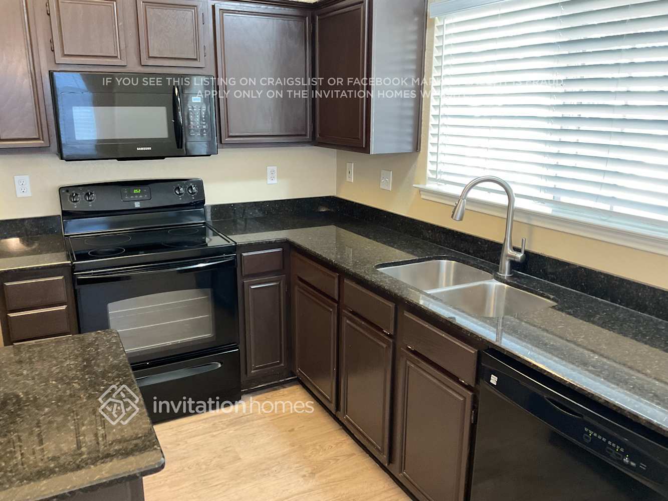 Building Photo - 2207 Bennington Dr