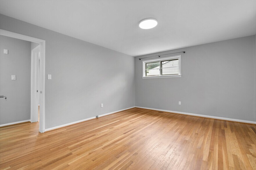 Building Photo - 4907 Elsmere Ave