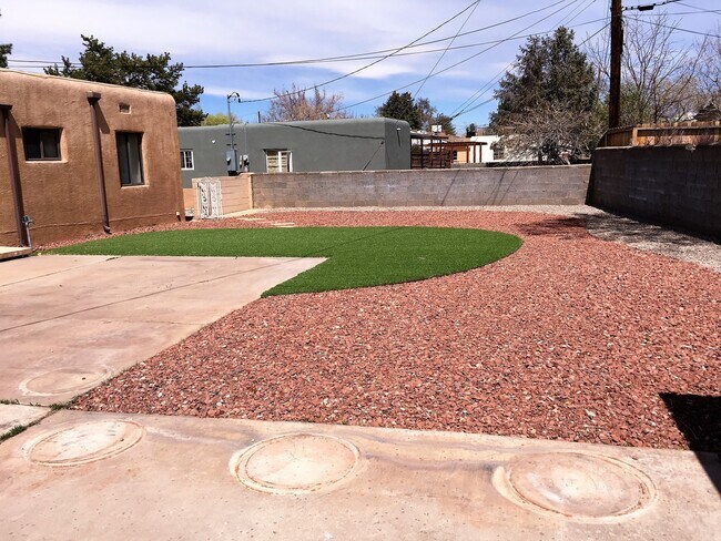 Building Photo - 2 Bed 1.5 Bath | Single Story | Nob Hill L...