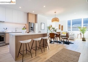 Building Photo - 802 Apgar St