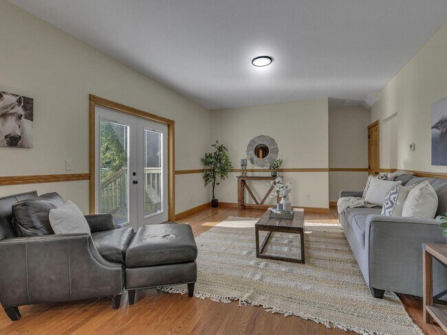 Building Photo - Your country retreat awaits!