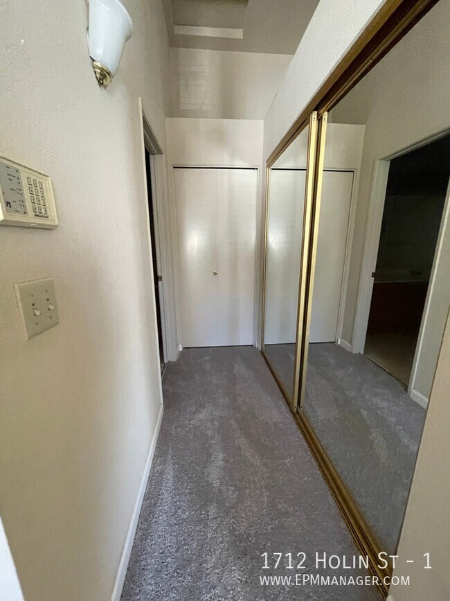 Building Photo - 1712 Holin St