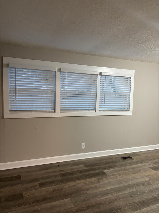 Building Photo - 3881 Spencer Cir