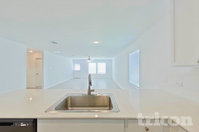 Building Photo - 814 Ginkgo Wy