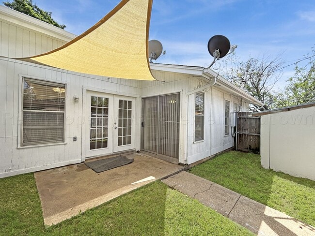 Building Photo - 536 Guerin Dr