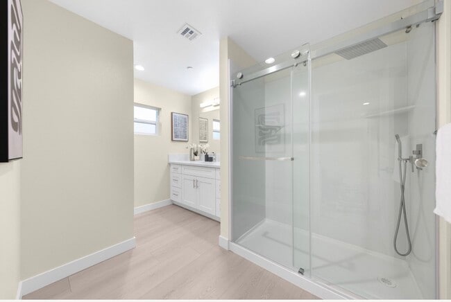 Building Photo - 648 W Grand Ave