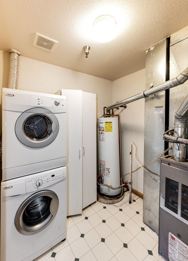 Building Photo - 2575 S Syracuse Way