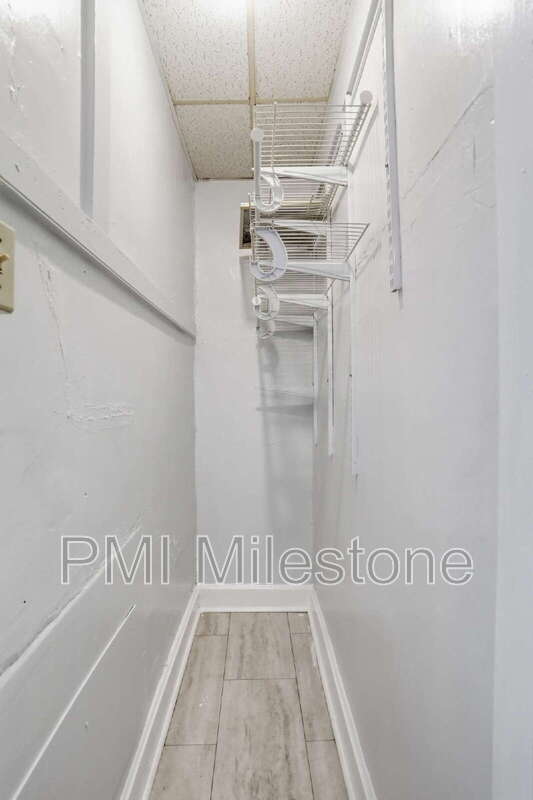 Building Photo - 207 N Mulberry St