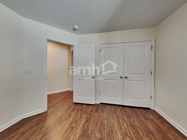 Building Photo - 321 Crabapple Cir