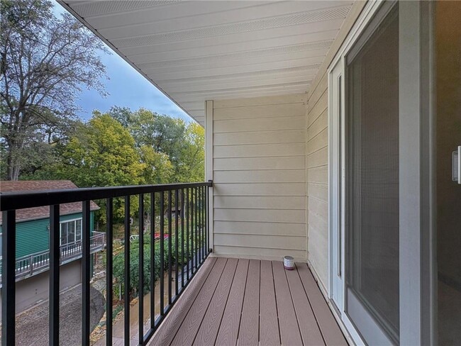 Building Photo - 4407 Curve Ave