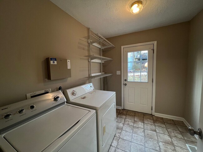 Building Photo - 474 Ginkgo Dr