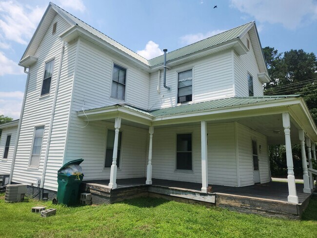 Building Photo - 302 Dahl St
