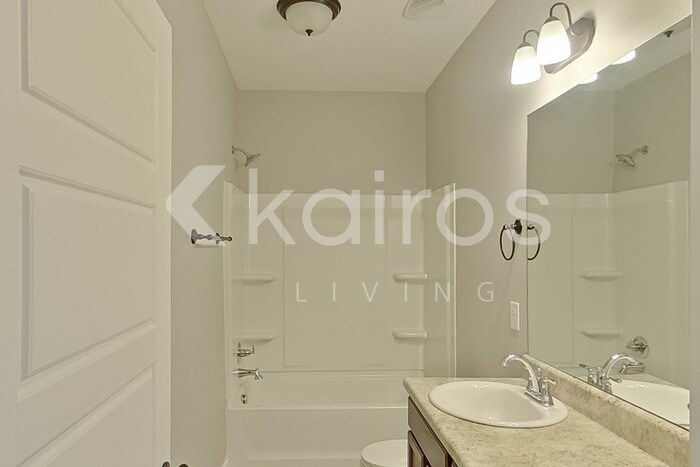 Building Photo - 295 Elm Way