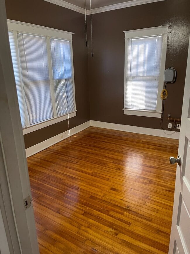 Building Photo - Charming 2br/1ba