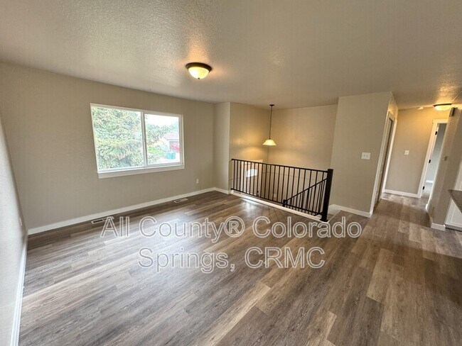 Building Photo - 1480 Hiawatha Dr