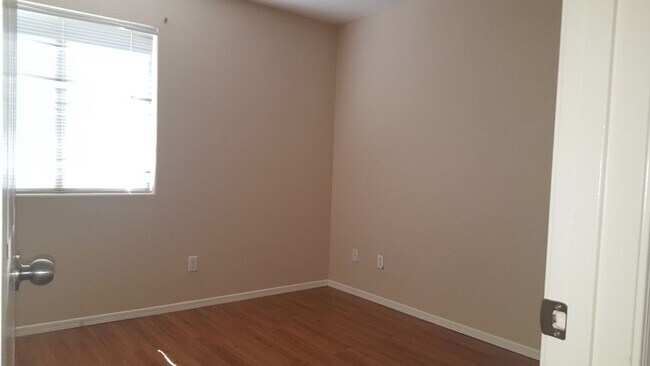 Building Photo - 7826 S 72nd Ln