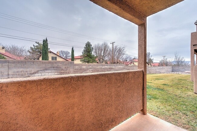 Building Photo - La Paloma Condo with 2-Bedrooms and 2-Bathrooms