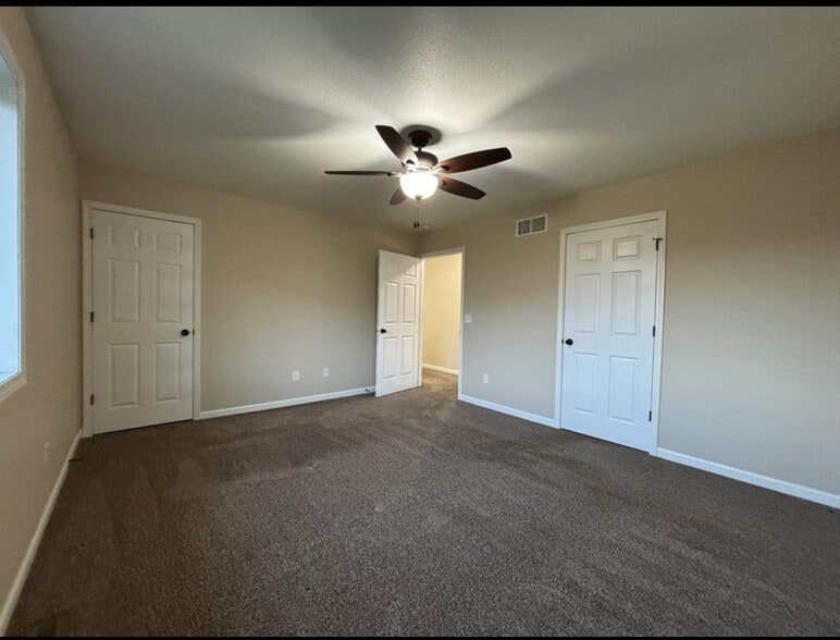 Building Photo - 423 E Cheyenne St