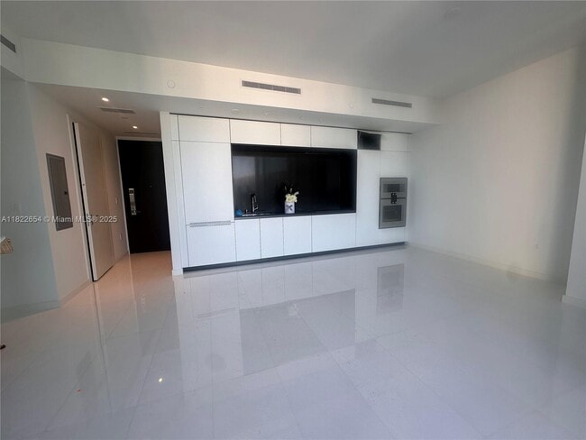 Building Photo - 300 Biscayne Blvd Way