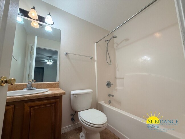 Building Photo - Updated 2 Bedroom in great Fort Walton Beach location!