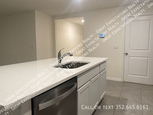 Building Photo - 6563 SE 1st Lp