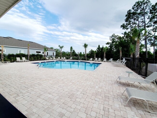 Building Photo - 4BD/3.5BA Townhome in Ravenna Winter Garden!
