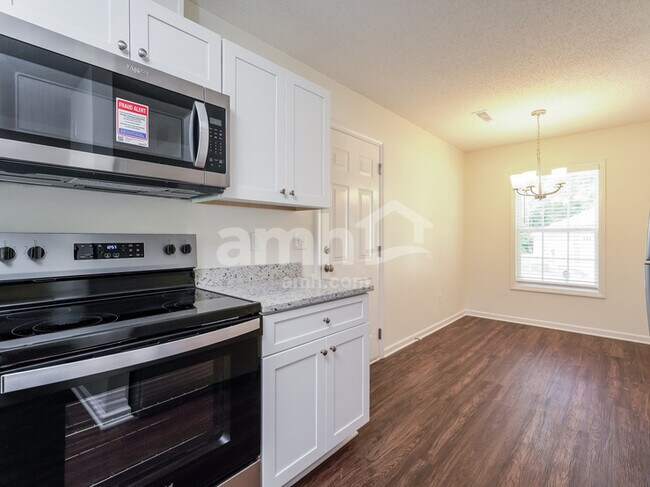 Building Photo - 5835 Regent Village Dr