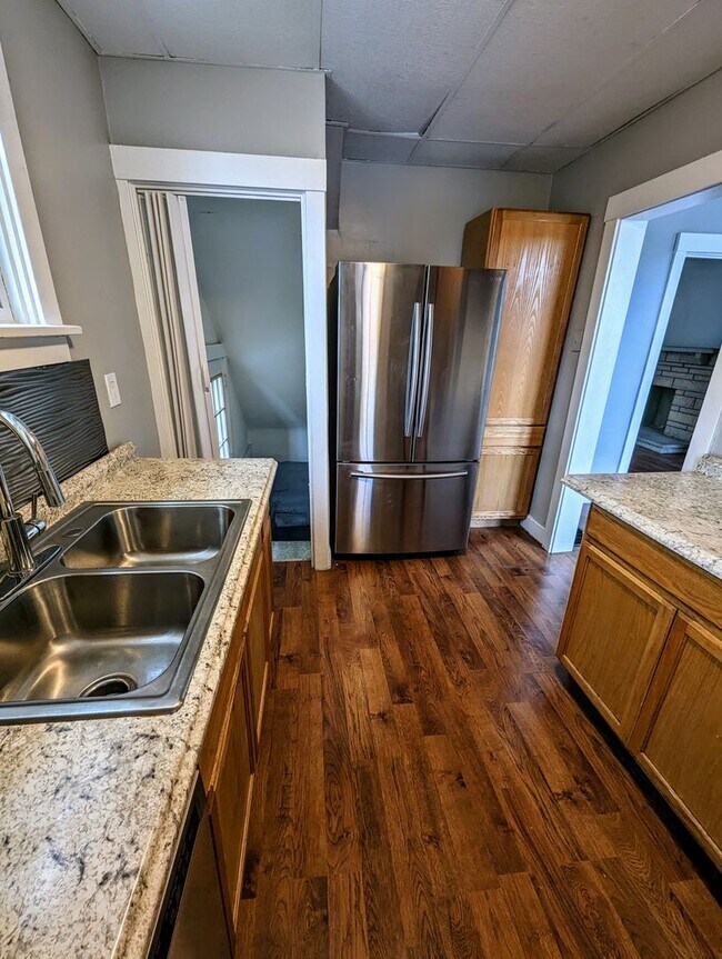 Building Photo - Updated 3 Bedroom in Dormont with AC and Fenced in Yard
