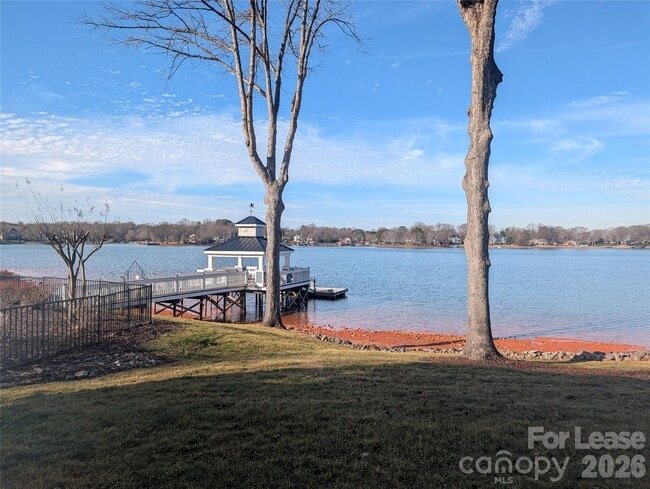 Building Photo - 943 Southwest Dr