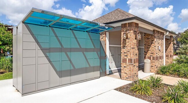 Building Photo - 831 Coronado Center Dr