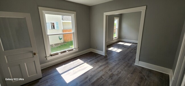 Building Photo - State St Duplex