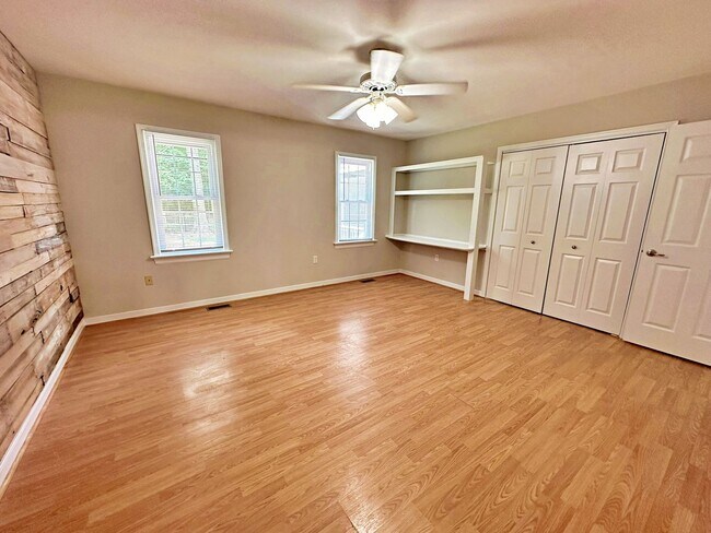 Building Photo - Updated Home in the Heart Of Chesterfield