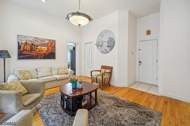 Building Photo - 105 Jefferson St