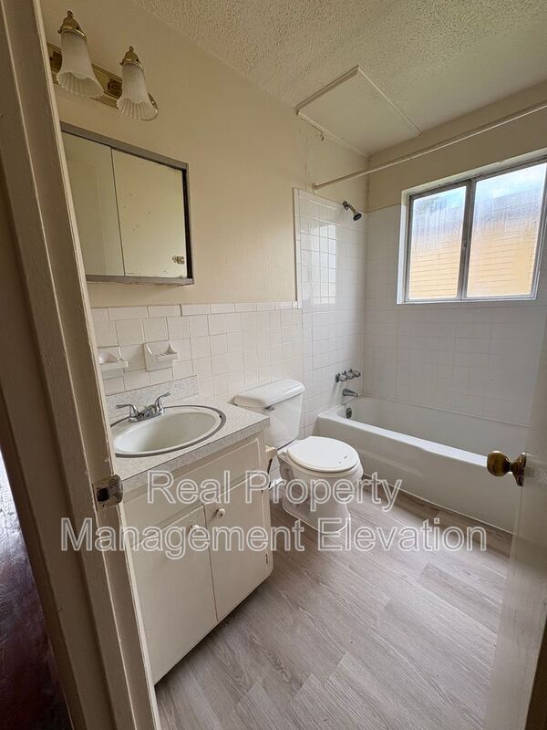 Building Photo - 1114 Allen Dr