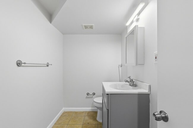 Building Photo - 7910 Beechnut Rd