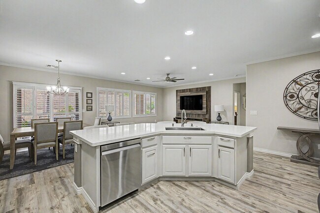 Building Photo - Stunning upgraded Solera At Anthem Home with Spa in back yard!