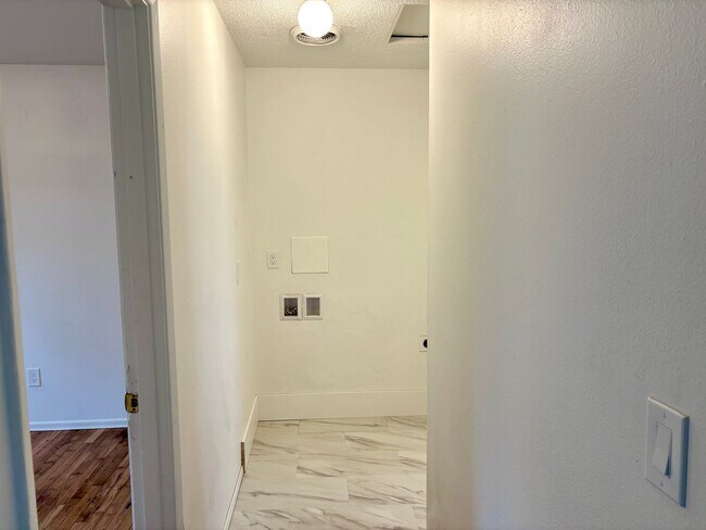 Building Photo - HALPC04