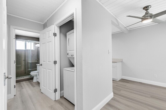 Building Photo - 1167 Holmes Ct