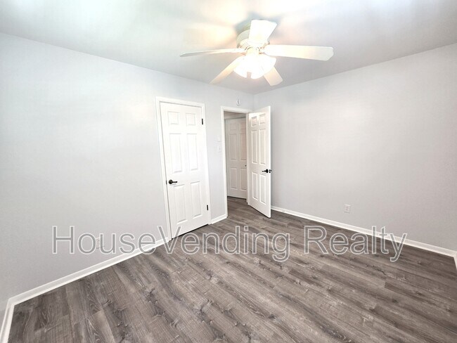 Building Photo - 11100 Hughlan Dr