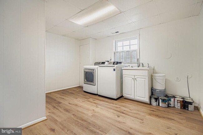 Building Photo - 119 E Padonia Rd