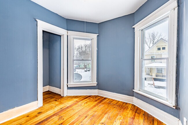 Building Photo - 292 Reynolds St