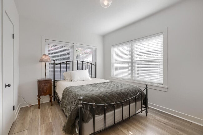 Building Photo - 2026 North 23rd Pl