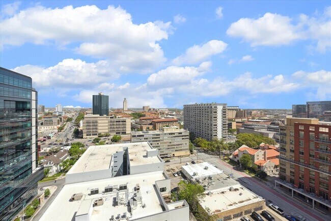 Building Photo - 313 W 17th St