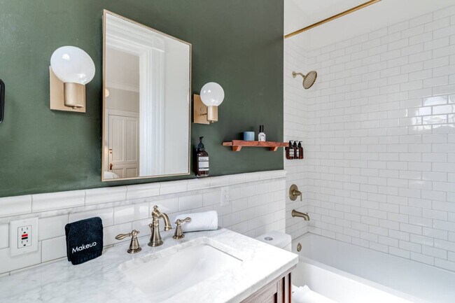 Building Photo - 351 Thrall St