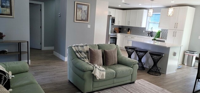 Building Photo - 106 E Chandler Rd