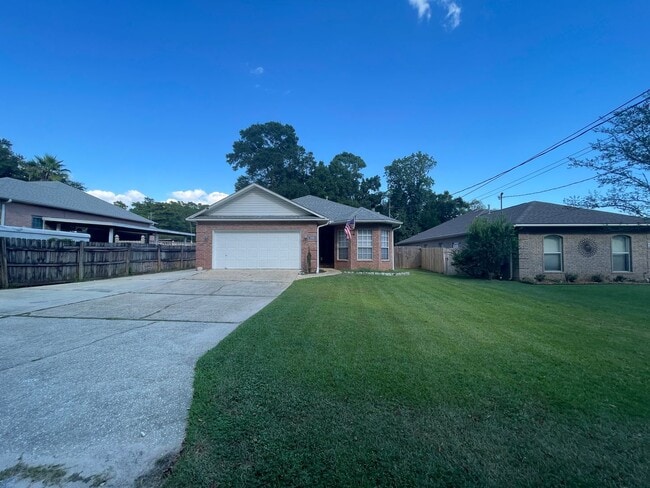 Building Photo - MOVE IN SPECIAL - 2 WEEKS FREE RENT - 3BR ...