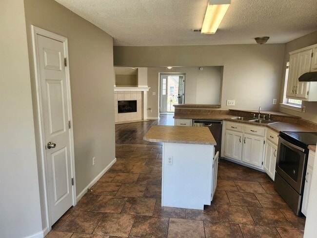 Building Photo - 6667 Einat Cove