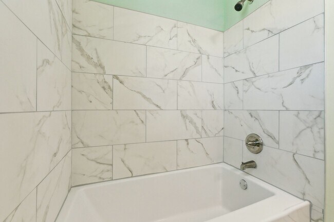 Building Photo - Section 8 Only | Renovated 2BR / 1.5BA | 1,020 Sq Ft Townhouse