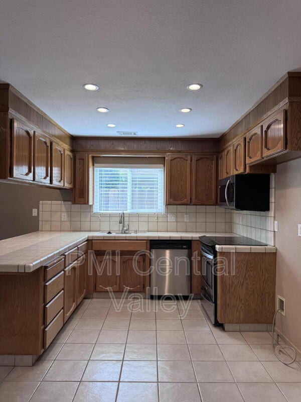 Building Photo - 2104 Graywood Ct