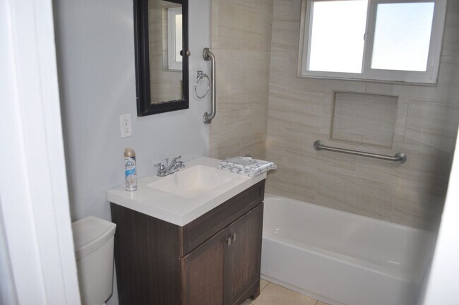 Building Photo - El Cajon 3 BR/1BA Single Family Detached H...
